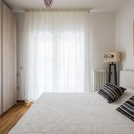 Apartment A Casa Di Mo', A Due Passi Dalla Stazione E Fiera *