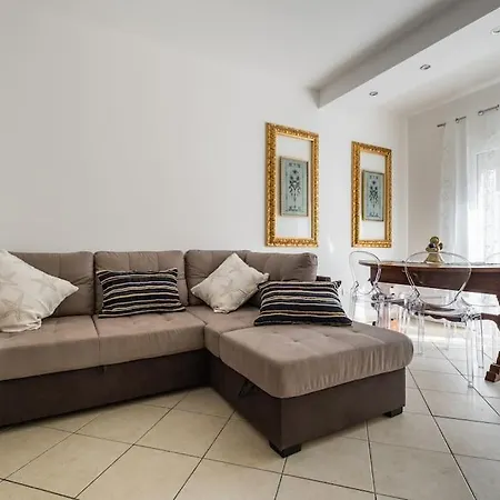 A Casa Di Mo', A Due Passi Dalla Stazione E Fiera Apartment *