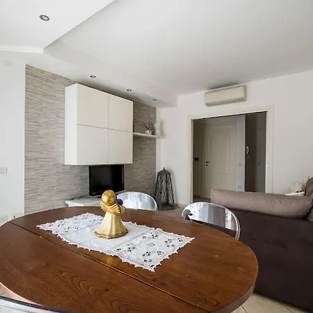 Apartment A Casa Di Mo', A Due Passi Dalla Stazione E Fiera